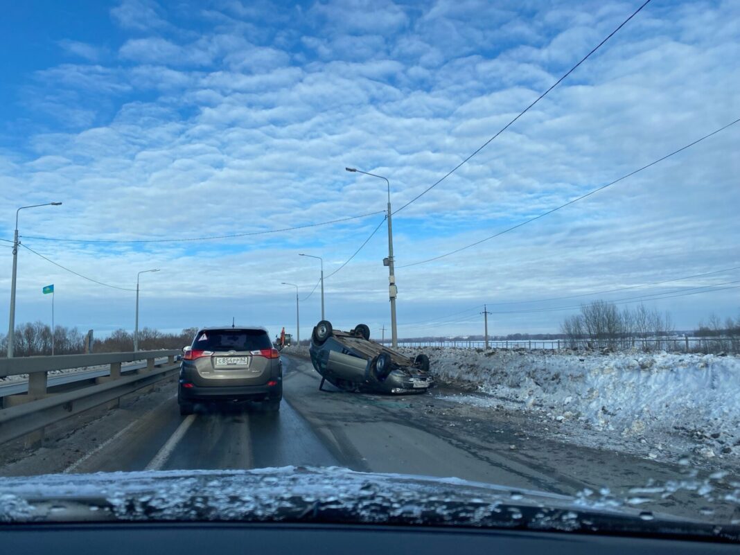 На Солотчинском шоссе в Рязани перевернулся автомобиль