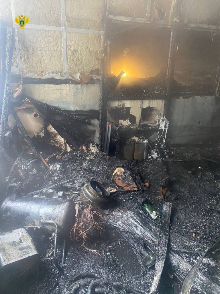 Человек погиб во время пожара на многоярусной парковке на Волжском бульваре Ситуация находится на контроле в Кузьминской межрайонной прокуратуре.