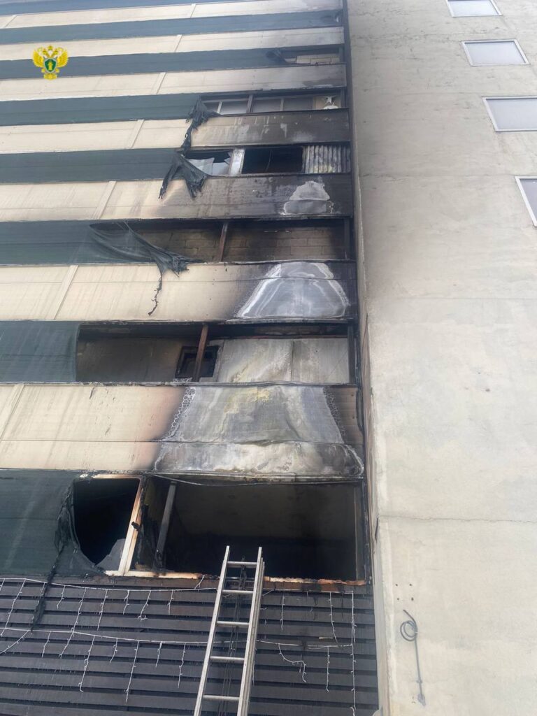 Человек погиб во время пожара на многоярусной парковке на Волжском бульваре Ситуация находится на контроле в Кузьминской межрайонной прокуратуре.