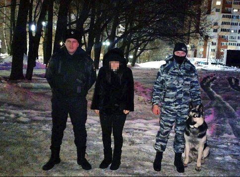 В Рязани задержали мужчину с наркотиками и женщину, укравшую куртку