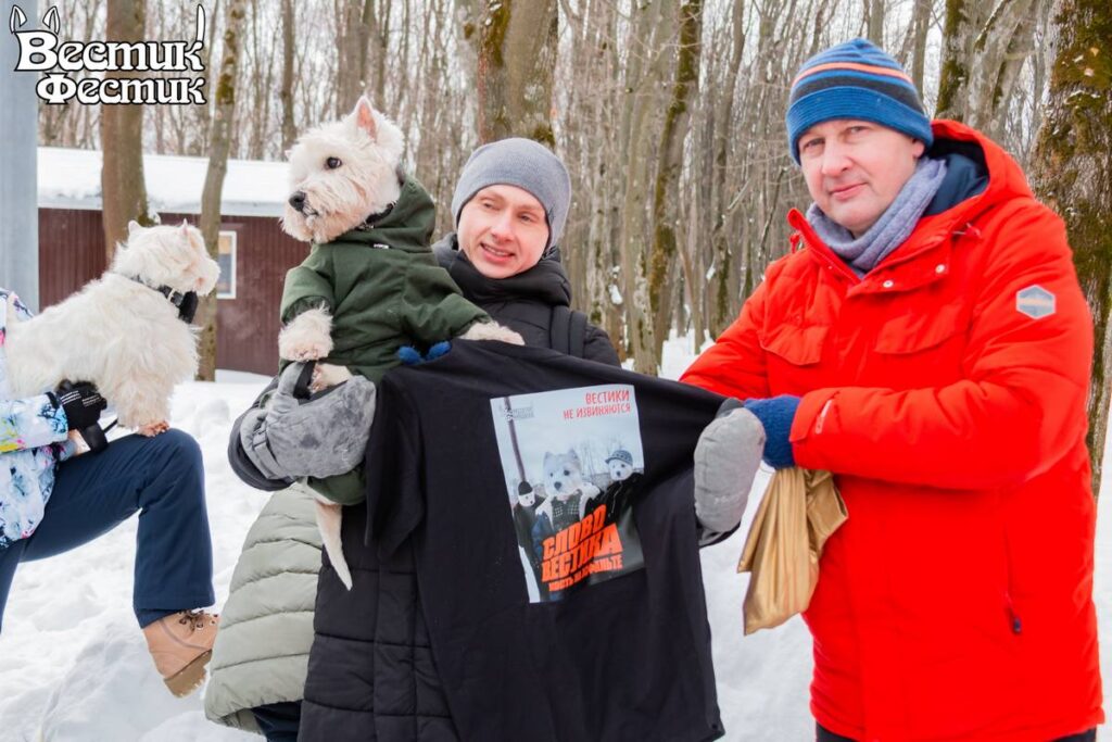 В Рязани прошел юбилейный собачий фестиваль «Вестик-Фестик» В Рязани прошел юбилейный собачий фестиваль «Вестик-Фестик» В конкурсе поцелуев чемпионка Жу целовала своего хозяина без остановки аж 9 секунд!