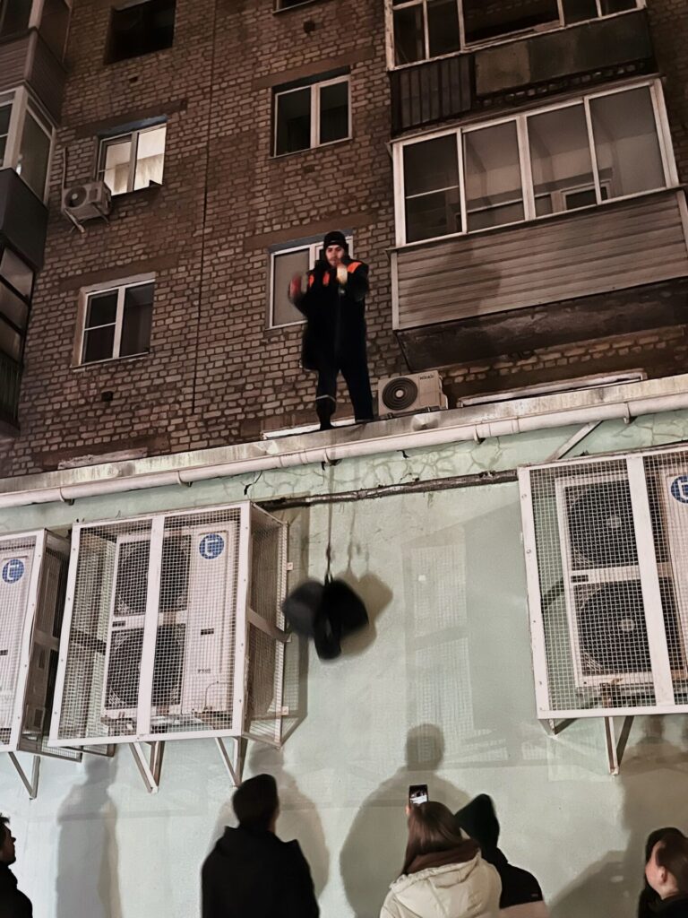 Рязанские спасатели сняли с крыши 9 кошек