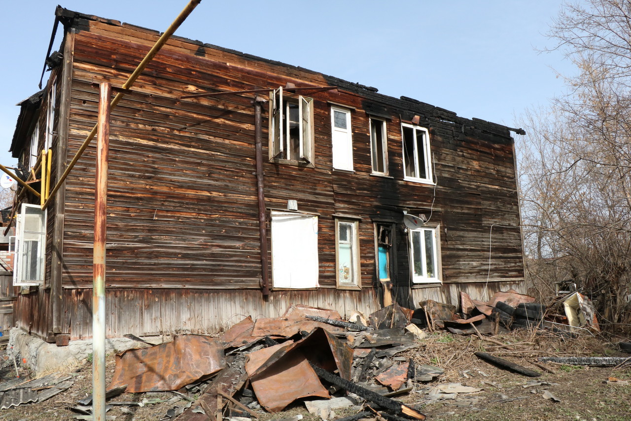 Мэрия Рязани поможет жильцам сгоревшего дома на улице Лесопарковой