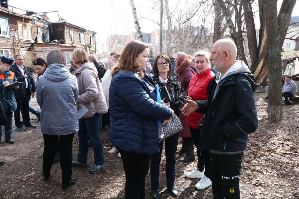 Мэрия Рязани поможет жильцам сгоревшего дома на улице Лесопарковой