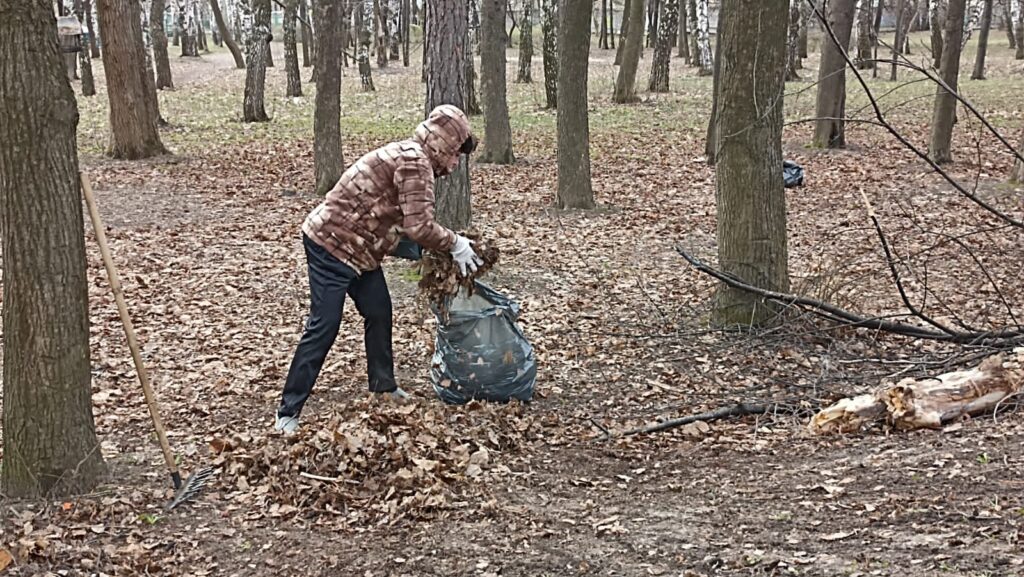 В рязанском ЦПКиО прошëл субботник В рязанском ЦПКиО прошëл субботник В этот раз уборку провели около входа со стороны улицы Братиславской.