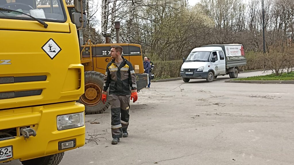 В рязанском ЦПКиО прошëл субботник В рязанском ЦПКиО прошëл субботник В этот раз уборку провели около входа со стороны улицы Братиславской.