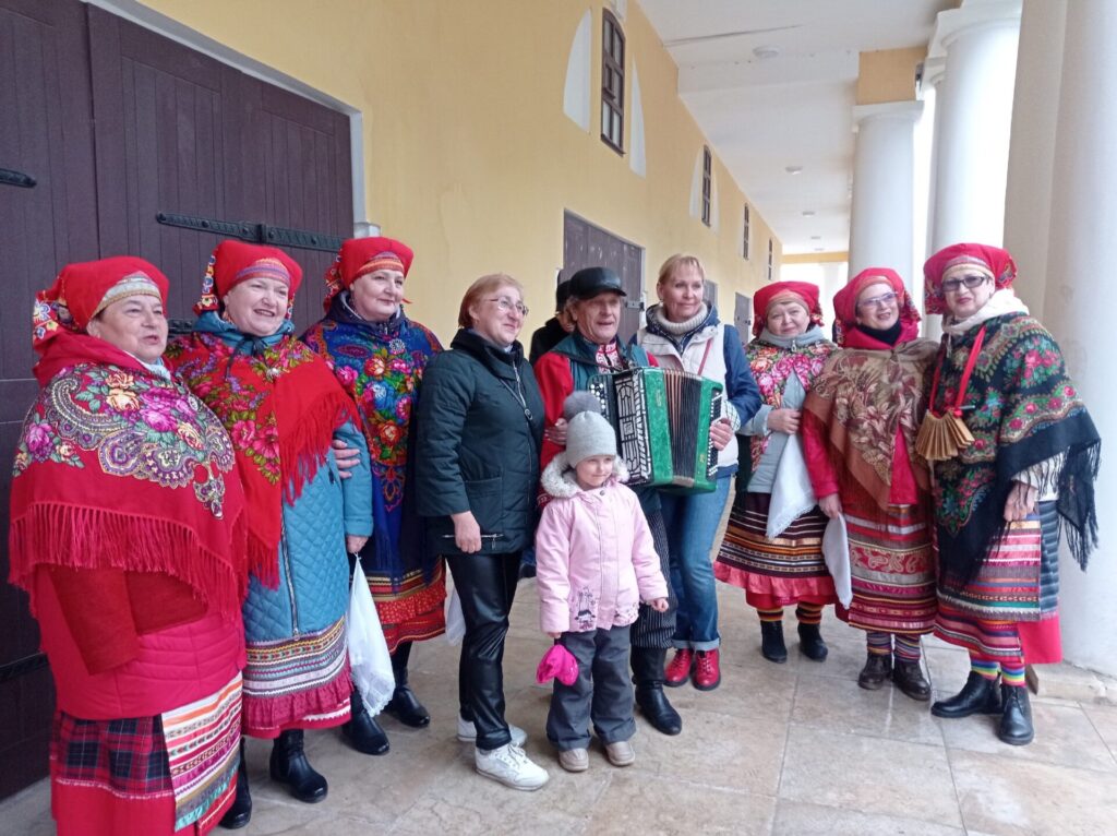 В Касимове встретили туристов с первого в этом сезоне круизного теплохода