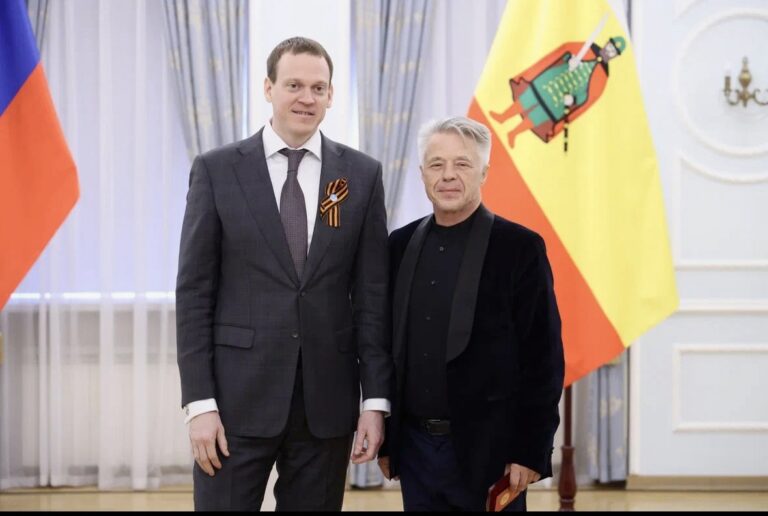Губернатор Малков вручил награду Сергею Проскурину