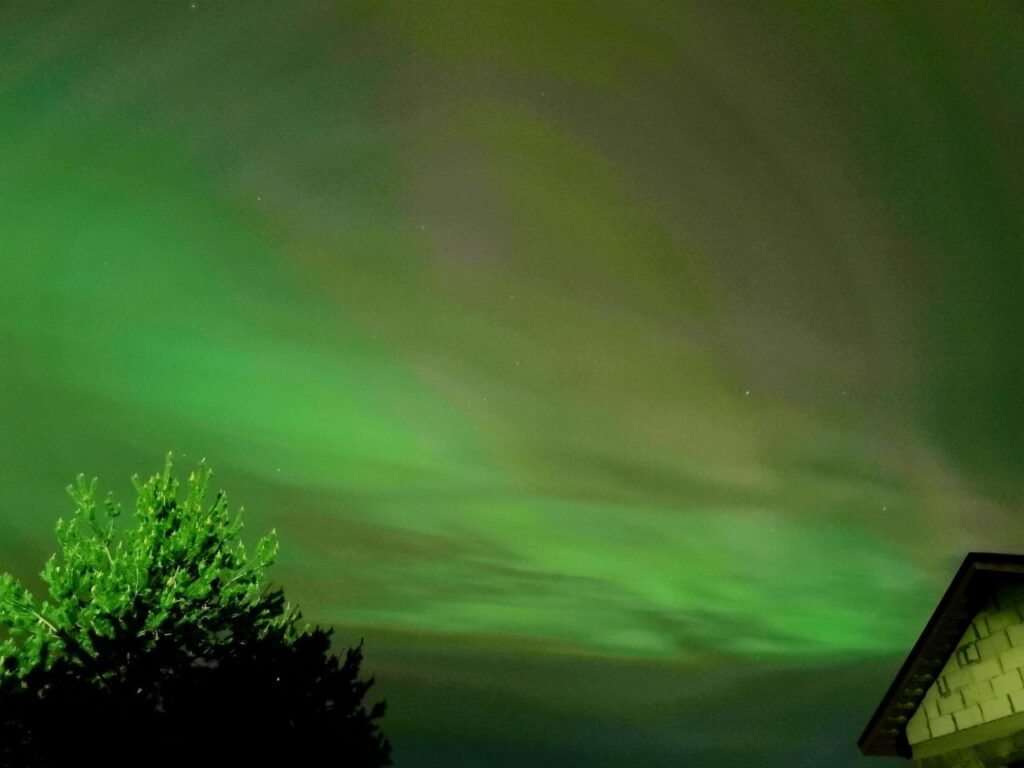 Жители Рязанской области делятся фотографиями полярного сияния
