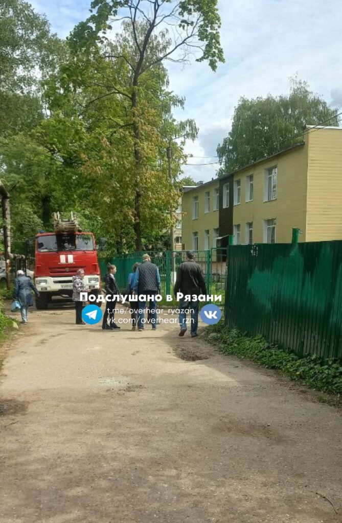 Возле детского сада в Рязани сняли четыре пожарные машины