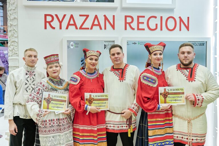 Три пары из Рязанской области зарегистрировали брак на Всероссийском свадебном фестивале