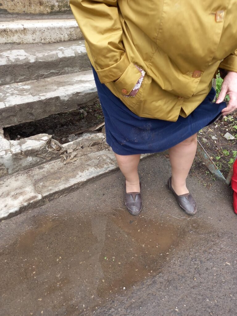 В Дягилеве пенсионерка провалилась под лестницу и получила гематомы