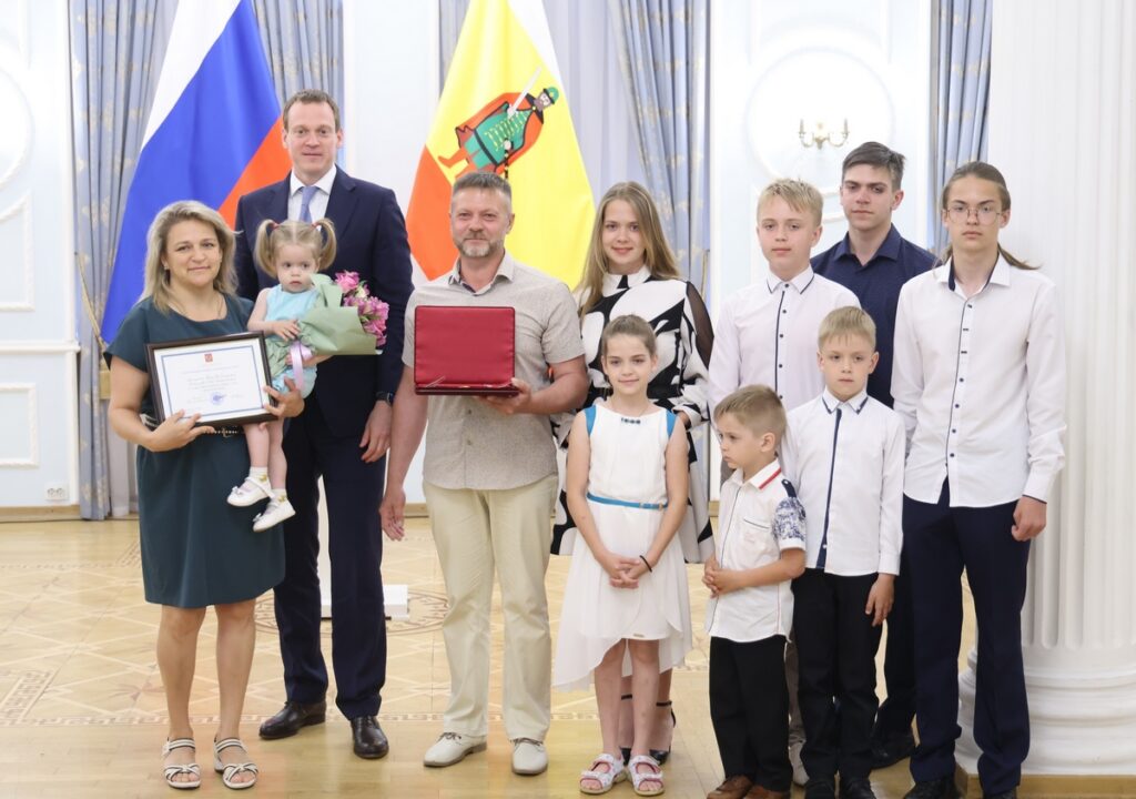 В правительстве Рязанской области вручили награды, приуроченные к Дню России