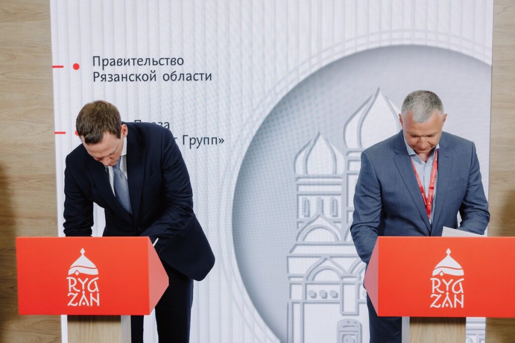 Павел Малков: Работаем на ПМЭФ-2024, подписали соглашения с инвесторами на 50 млрд рублей Павел Малков: Работаем на ПМЭФ-2024, подписали соглашения с инвесторами на 50 млрд рублей Церемония состоялась на площадке выставочного стенда Рязанской области в рамках Петербургского международного экономического форума.