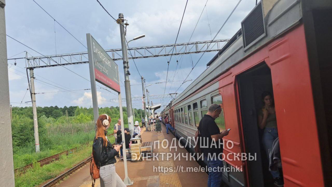 Электричка Рязань-Москва остановилась из-за обрыва контактного провода