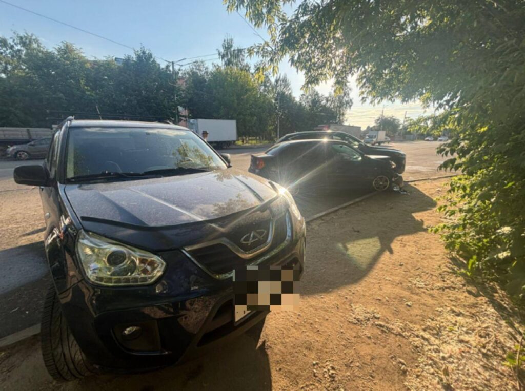 В массовой аварии в Рязани пострадала женщина В массовой аварии в Рязани пострадала женщина Она наехала на два стоящих автомобиля.