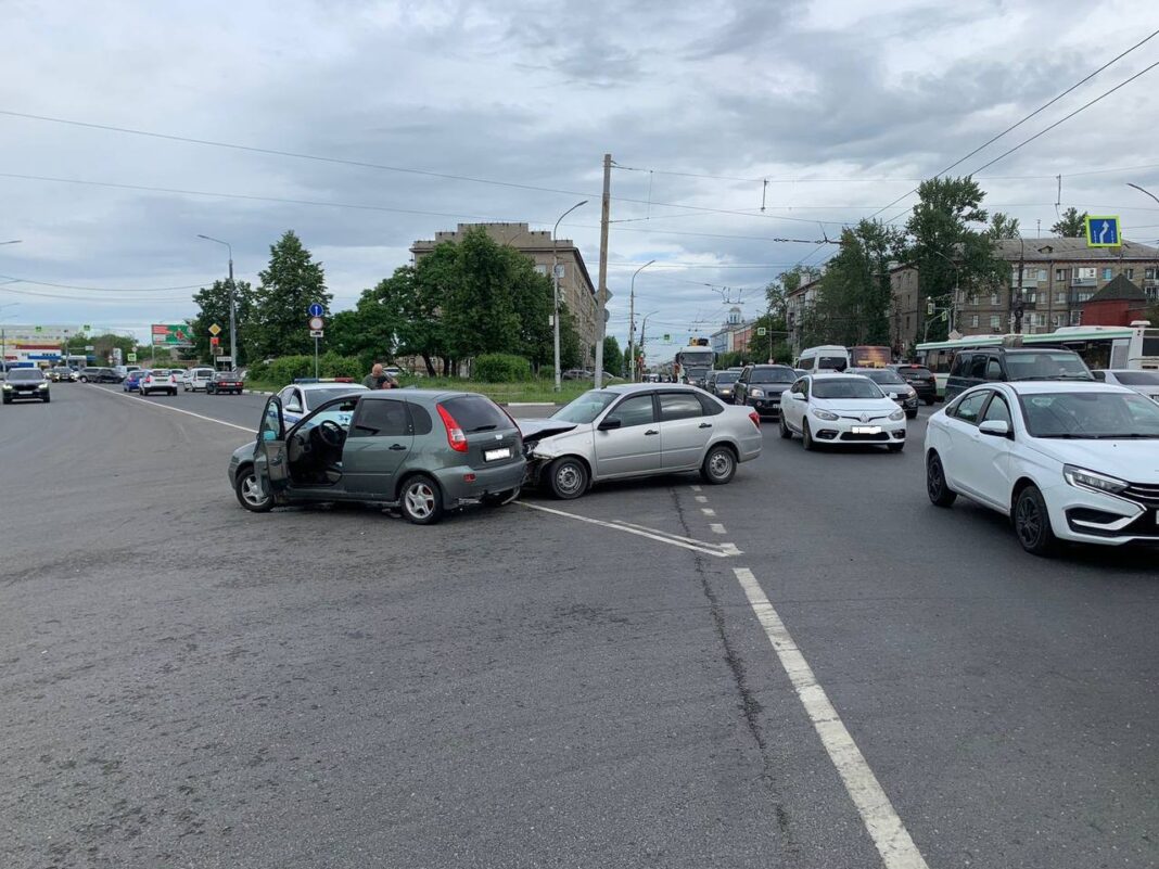 Два человека пострадали в ДТП на улице Циолковского в Рязани