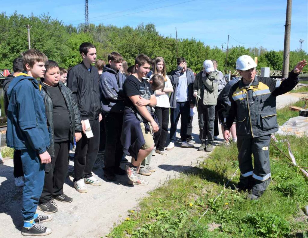 РНПК провела открытый урок ко Дню эколога для школьников РНПК провела открытый урок ко Дню эколога для школьников В роли эксперта выступил начальник управления охраны окружающей среды и очистных сооружений Андрей Вегерин
