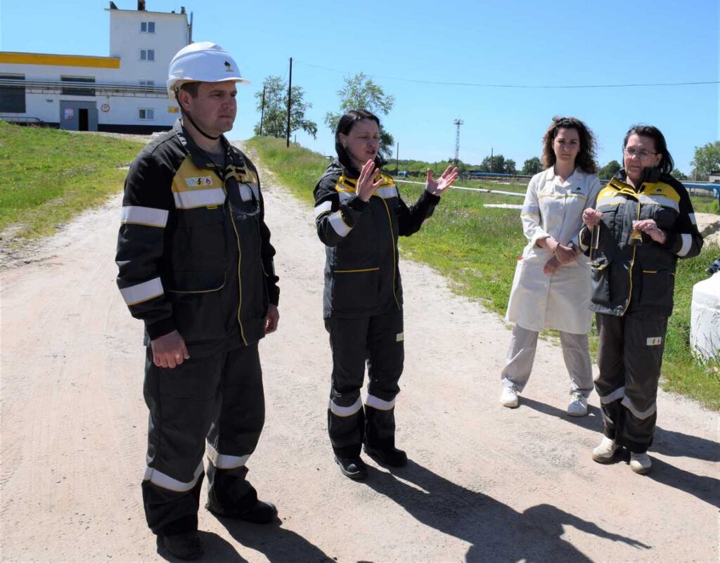 РНПК провела открытый урок ко Дню эколога для школьников РНПК провела открытый урок ко Дню эколога для школьников В роли эксперта выступил начальник управления охраны окружающей среды и очистных сооружений Андрей Вегерин