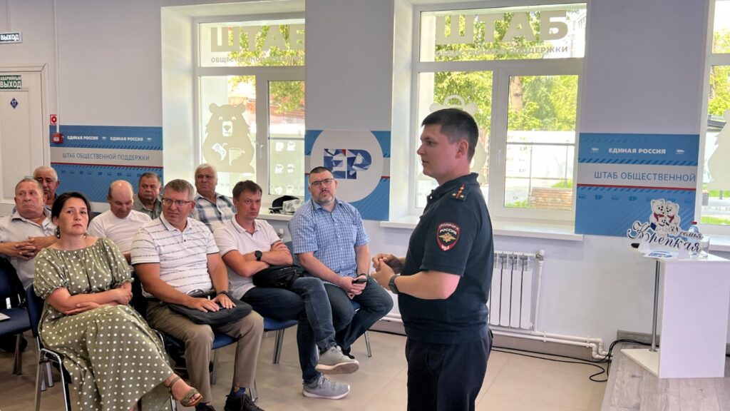 В Рязани прошла встреча в рамках Всероссийской акции «Везу детей безопасно» В Рязани прошла встреча в рамках Всероссийской акции «Везу детей безопасно» В мероприятии приняли участие водители школьных автобусов, родители с детьми, члены Общественного совета.