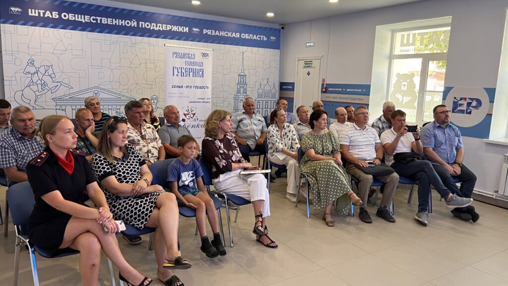 В Рязани прошла встреча в рамках Всероссийской акции «Везу детей безопасно» В Рязани прошла встреча в рамках Всероссийской акции «Везу детей безопасно» В мероприятии приняли участие водители школьных автобусов, родители с детьми, члены Общественного совета.