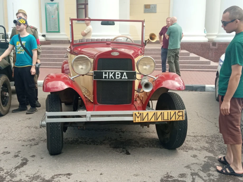 Госавтоинспекция устроила в Рязани выставку ретроавтомобилей