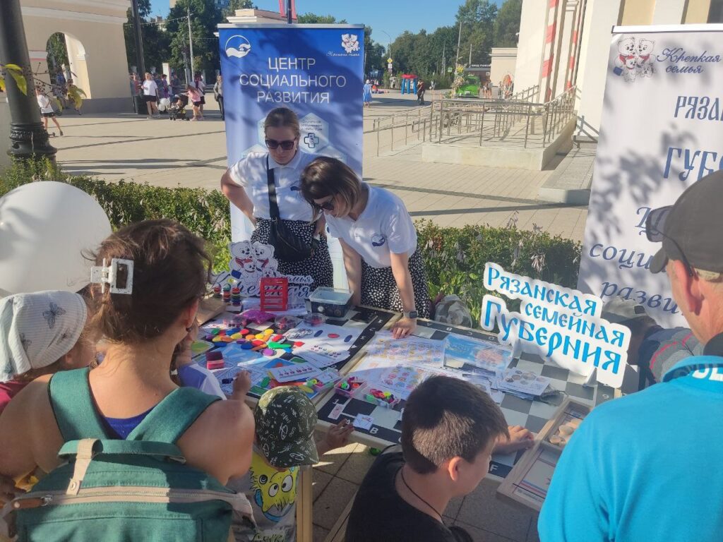 День семьи, любви и верности отпраздновали на Рязанской ВДНХ