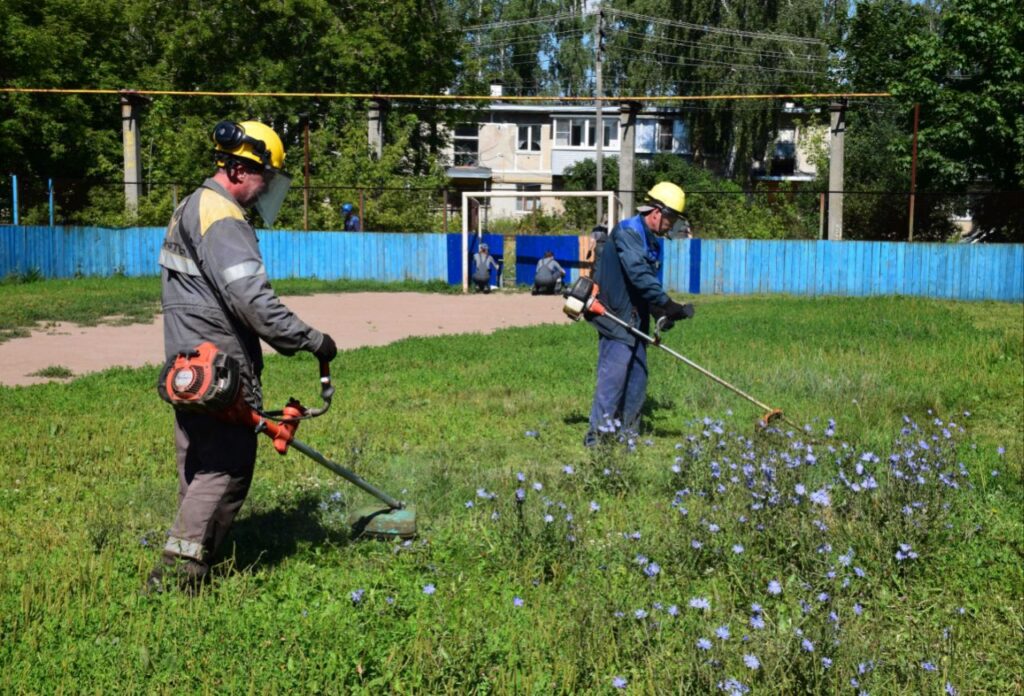 Работники Рязанской НПК провели благоустройство в деревне Турлатово 