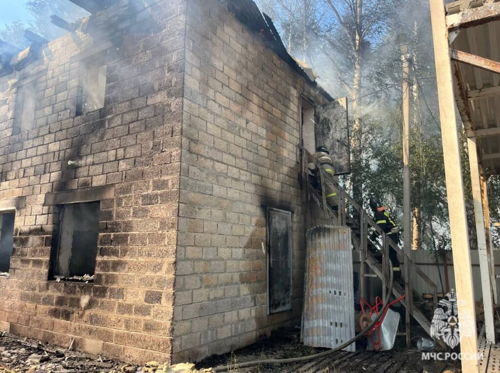 Пожар на деревообрабатывающей станции в Рязанском районе потушен
