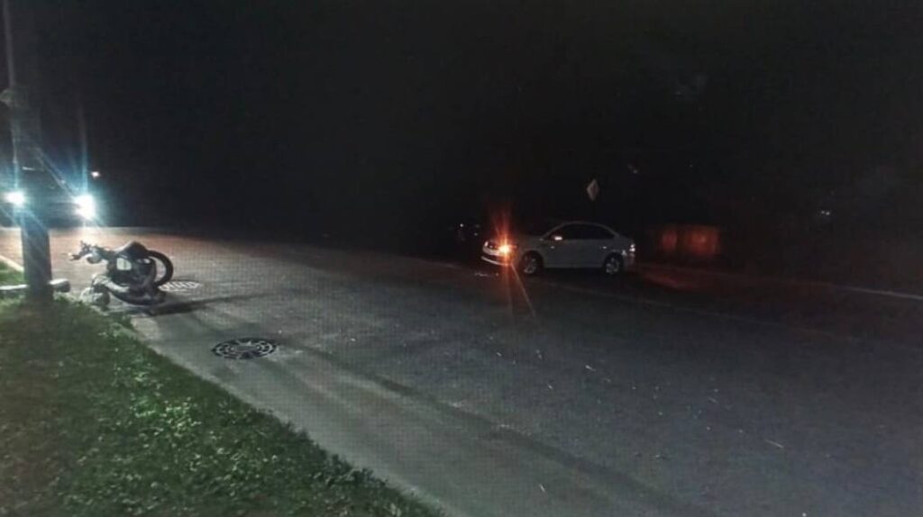 Опубликовано видео аварии, в которой пострадали подростки на мотоцикле
