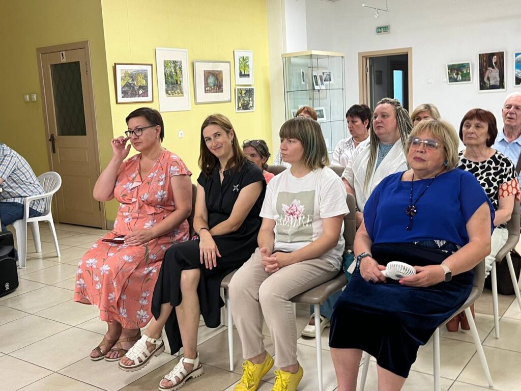 В Рязани открылась выставка к 85-летию писателя и художника Анатолия Кима В Рязани открылась выставка к 85-летию писателя и художника Анатолия Кима Анатолий Ким - член Союза писателей СССР, выпускник Московского художественного училища и Литературного института имени Горького.