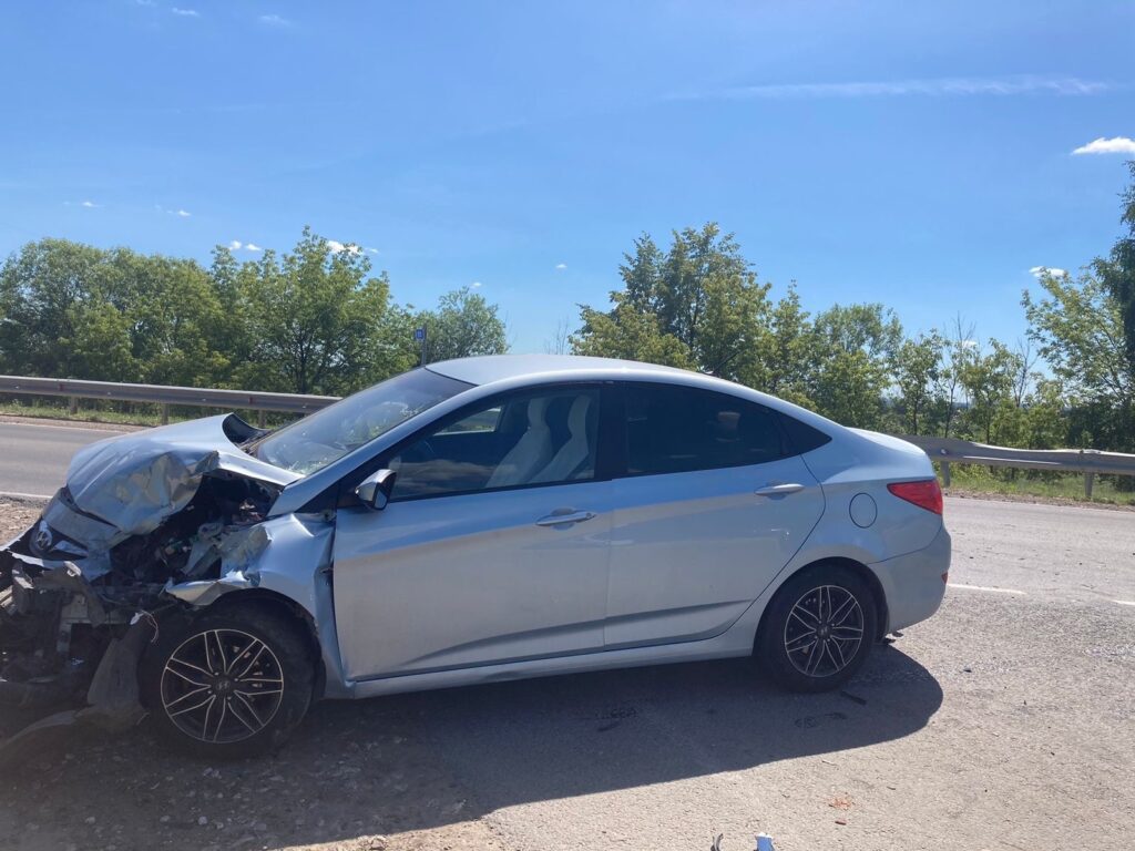 В ДТП на автодороге Рязань — Спасск пострадали пять человек На 12-м километре автодороги столкнулись «Хендай» под управлением 43-летней жительницы Белгородской области и «Мерседес» под управлением 39-летней рязанки.