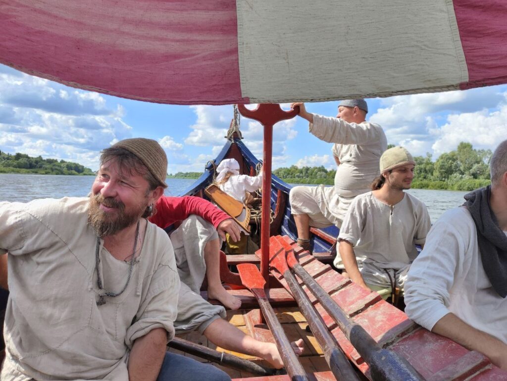 Фестиваль «Поле брани»: Погружение в эпоху Древней Руси на городище Старая Рязань 27 и 28 июля 2023 года на историческом городище Старая Рязань прошел уникальный фестиваль исторической реконструкции IX-XI веков «Поле брани».