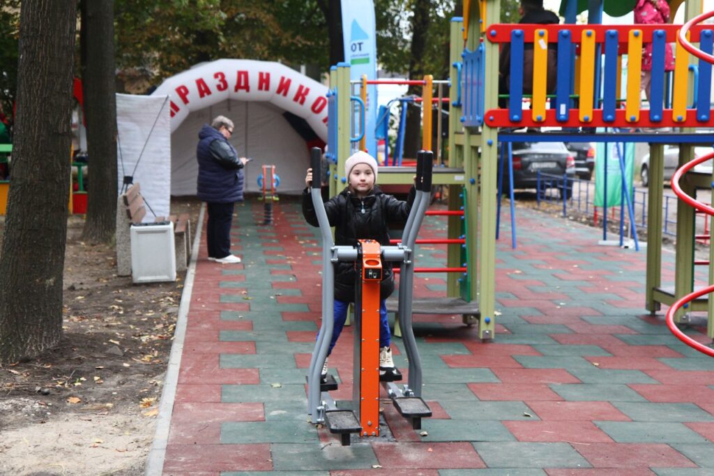 На улице Чкалова в Рязани открыли новую детскую площадку