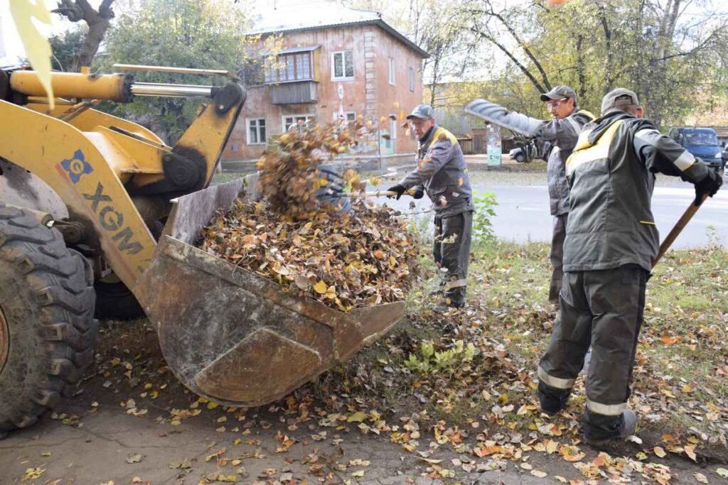 Работники РНПК помогают в подготовке города Рязани к зиме