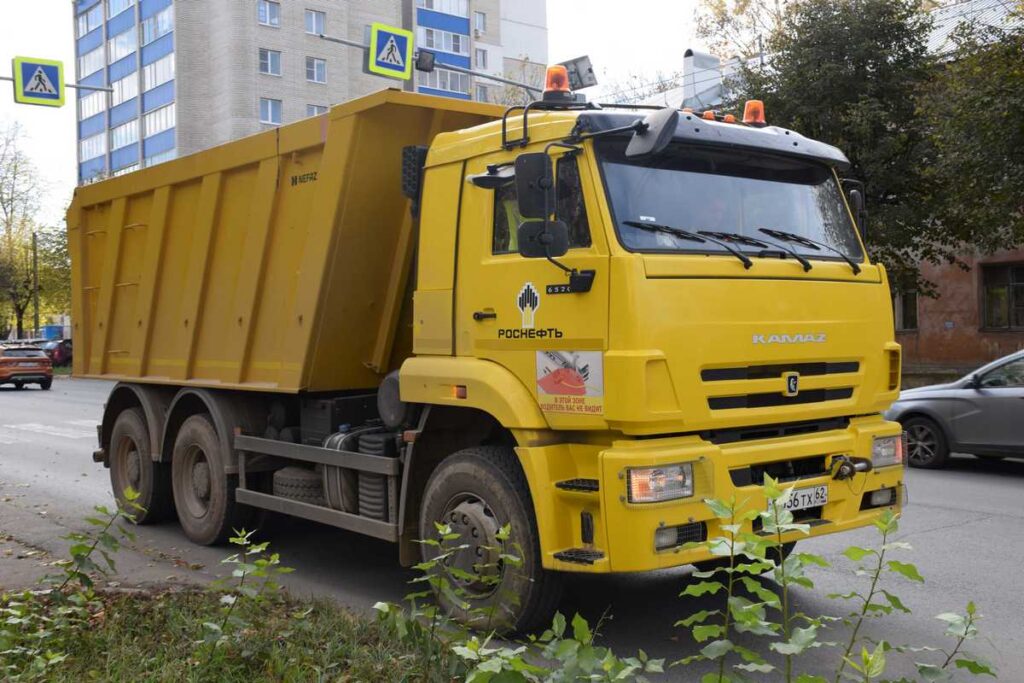 Работники РНПК помогают в подготовке города Рязани к зиме