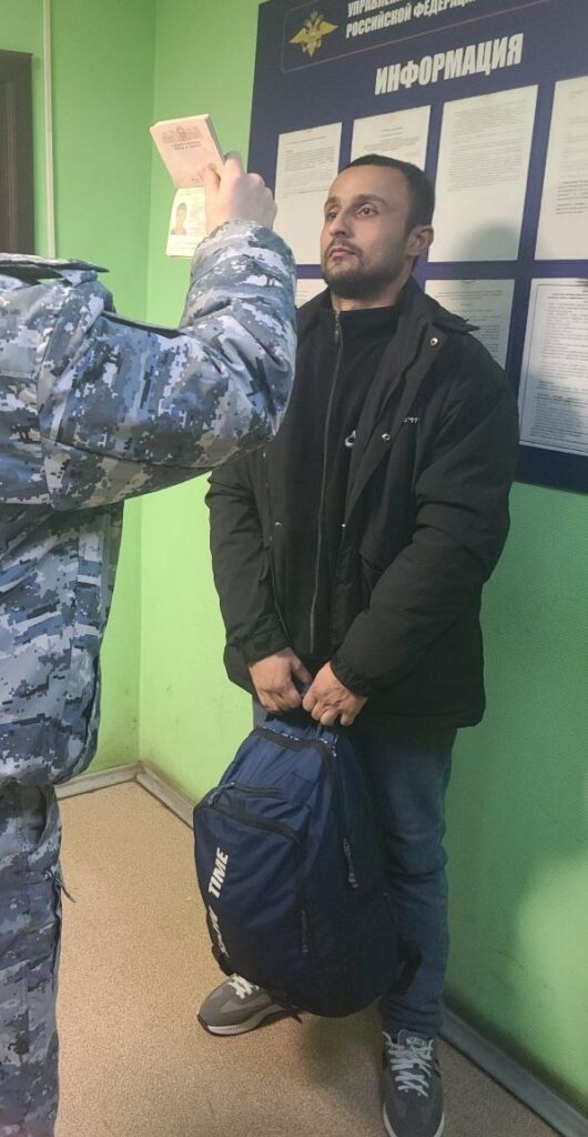 Из Рязани депортировали очередную группу иностранцев в связи с нарушениями законов Из Рязани депортировали очередную группу иностранцев в связи с нарушениями законов Мигранты уже покинули пределы России и не смогут вернуться сюда в течение 10 лет.