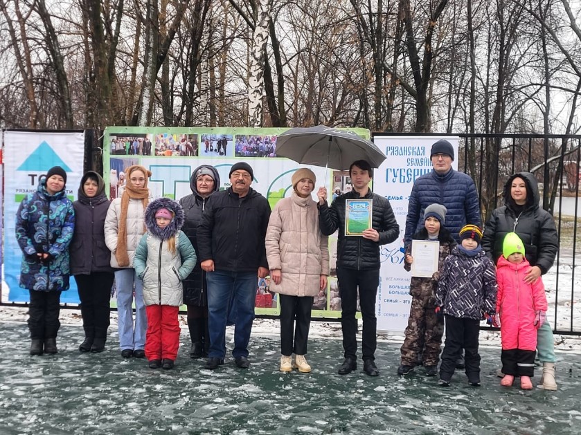В поселке Мирный открыли спортплощадку В поселке Мирный открыли спортплощадку Данный проект реализован по инициативе поселкового ТОС в рамках местных инициатив и стал стартом благоустройства всего общественного пространства.