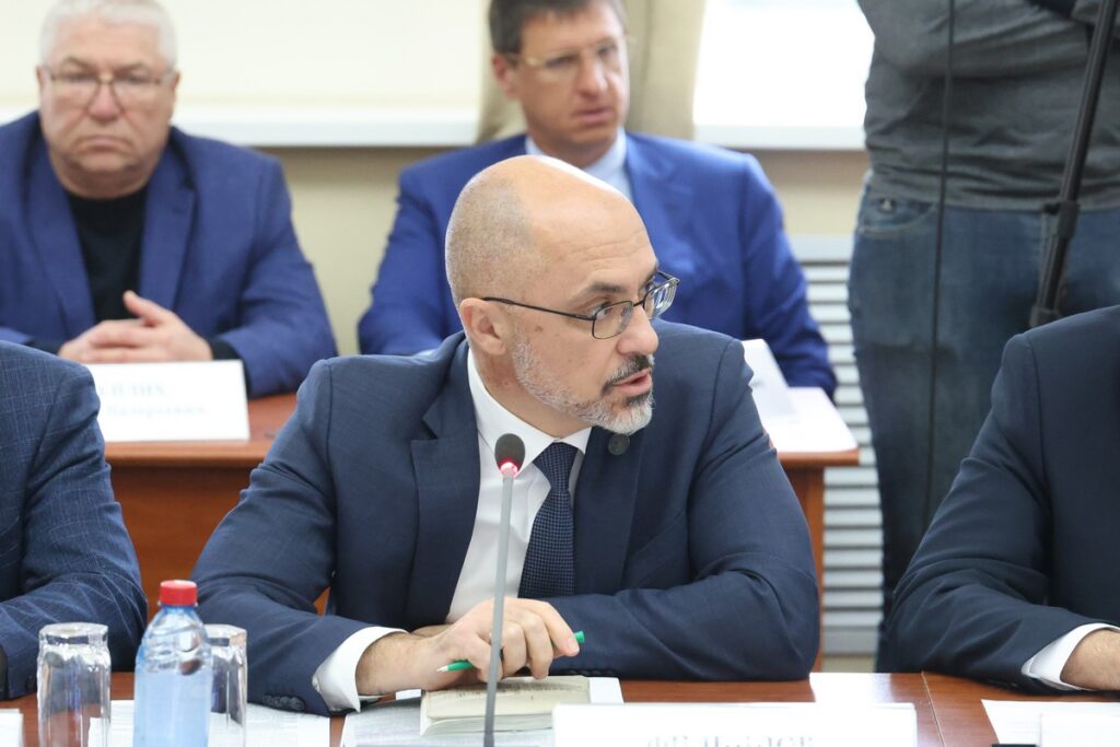 Губернатор Павел Малков провел очередное заседание правительства Рязанской области Губернатор Павел Малков провел очередное заседание правительства Рязанской области В ходе заседания обсудили новые назначения, подготовку региона к Новому году, реализацию нацпроектов и многое другое.