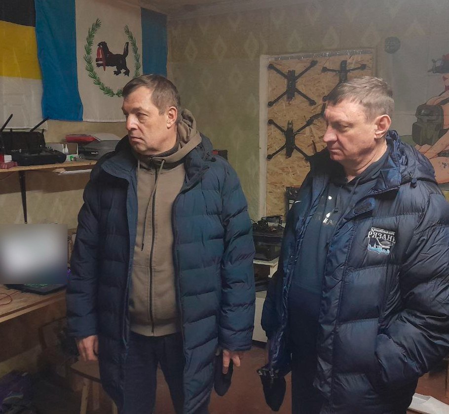 В Рязани собрали около 30 тонн гуманитарного груза для бойцов СВО В Рязани собрали около 30 тонн гуманитарного груза для бойцов СВО Бойцы учебного центра по управлению дронами разработали приборы, которые создают помехи вражеским беспилотникам.