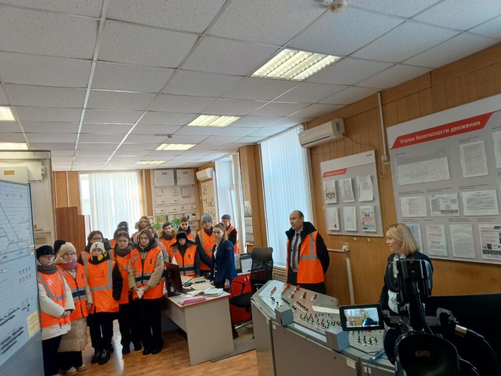 Обзорную экскурсию по железнодорожным предприятиям провели для школьников Рязани