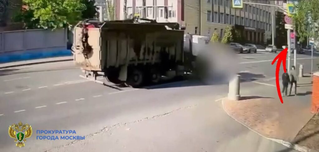 Водитель грузовика, сбивший насмерть ребёнка в Москве, получил 7,5 лет колонии Водитель грузовика, сбивший насмерть ребёнка в Москве, получил 7,5 лет колонии Выяснилось, что он управлял автомобилем в состоянии наркотического опьянения: в организме водителя обнаружили каннабиноиды.