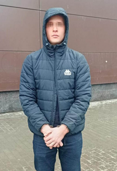 В Тульской области задержали рязанцев по подозрению в сбыте наркотиков и избиении полицейского Молодые люди применили слезоточивый газ и избили служителя закона.