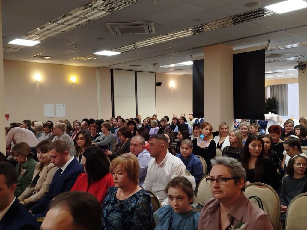 РГМЭК отметила День энергетика награждениями и концертной программой РГМЭК отметила День энергетика награждениями и концертной программой Церемония награждения работников стала центральным событием праздника.