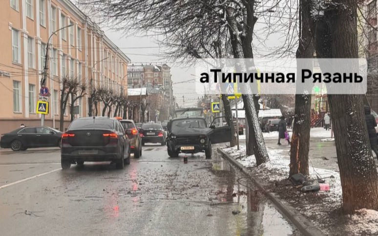 На улице Свободы внедорожник врезался в дерево На улице Свободы внедорожник врезался в дерево О пострадавших не сообщается.