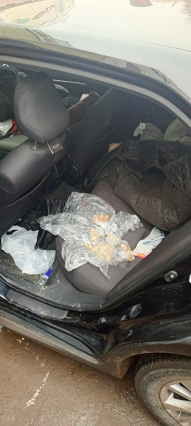 В Новомосковске задержали рязанцев за сбыт наркотиков и нападение на полицейского В Новомосковске задержали рязанцев за сбыт наркотиков и нападение на полицейского Во время преследования один из оперативников успел проникнуть в салон автомобиля. Подозреваемые, чтобы избавиться от полицейского, применили силу и слезоточивый газ.