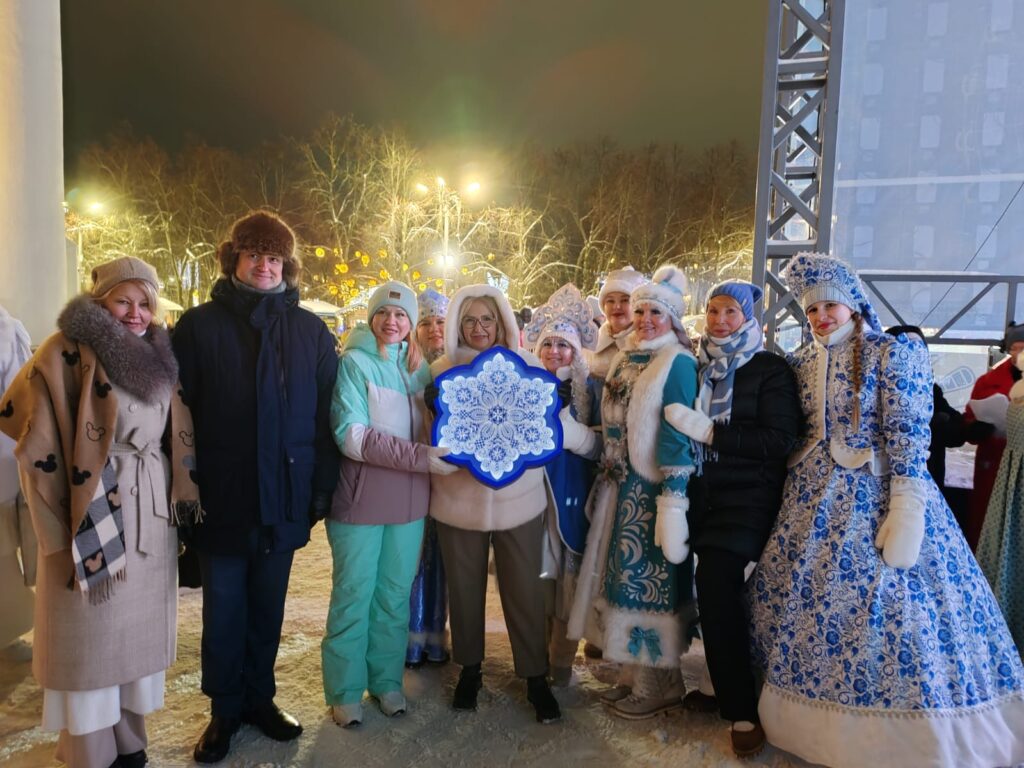 Рязань вновь станет новогодней столицей России Рязань вновь станет новогодней столицей России Рязань вновь станет новогодней столицей России 2025-2026. Об этом сегодня было заявлено в Кирове, передающем эстафету нашему городу.