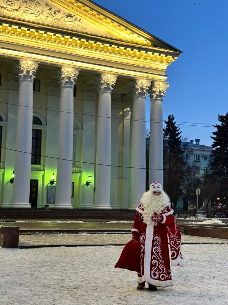 Променад с историческим флёром прошёл в самом сердце Рязани Рязанцы погуляли по улицам города и узнали много нового.