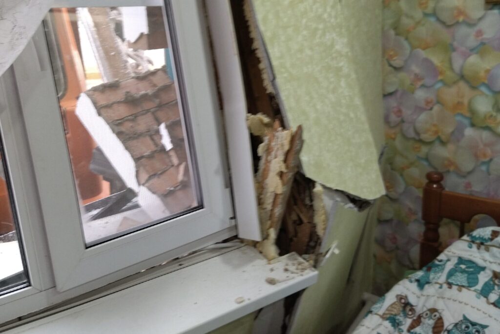 Машина коммунальной службы протаранила жилой дом в Сасове Причиной происшествия могла стать скользкая дорога.