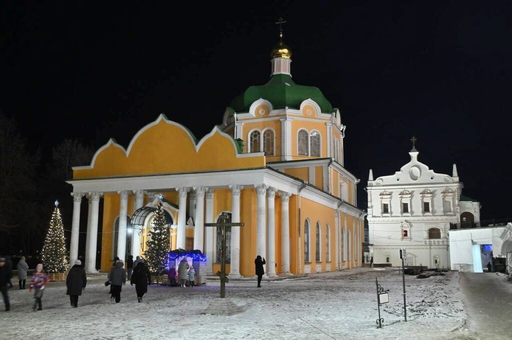 Появились фото с рождественских богослужений в рязанских храмах Появились фото с рождественских богослужений в рязанских храмах Рязанцы делятся фотографиями празднования Рождества Христова.